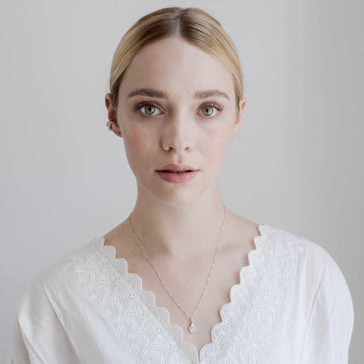 MYRA // Anhänger aus Sterlingsilber mit zarter Perle (ohne Kette) - CONTESSA BERLIN