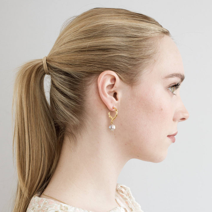 Bridal jewelry MILBAKKEN 585 GOLD (14k) // Hoop earrings with Akoya pearl