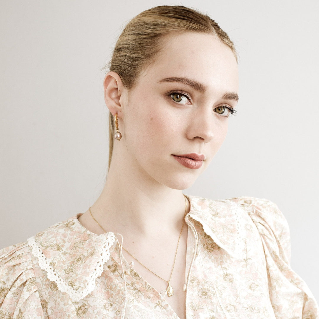 Bridal jewelry MILBAKKEN 585 GOLD (14k) // Hoop earrings with Akoya pearl