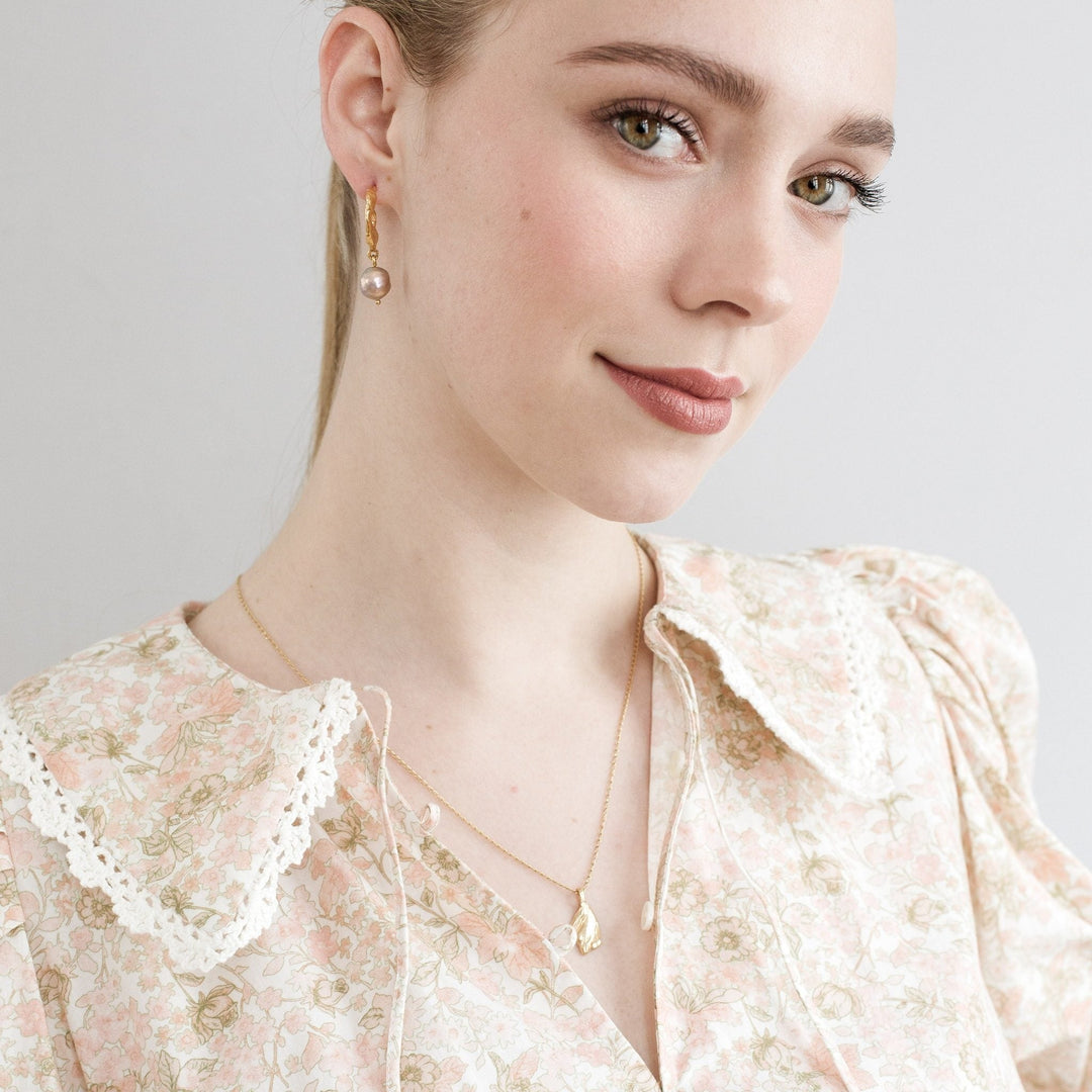 Bridal jewelry MILBAKKEN 585 GOLD (14k) // Hoop earrings with Akoya pearl