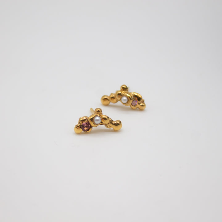 MORSKOGEN // Ear studs gold-plated with delicate tourmalines and freshwater pearls