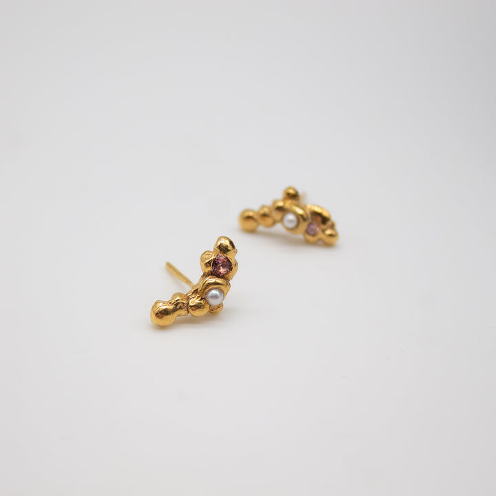 MORSKOGEN // Ear studs gold-plated with delicate tourmalines and freshwater pearls