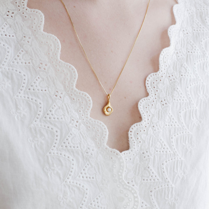 MYRA // Gold-plated necklace with pendant and pearl