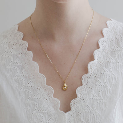 MYRA // Gold-plated necklace with pendant and pearl