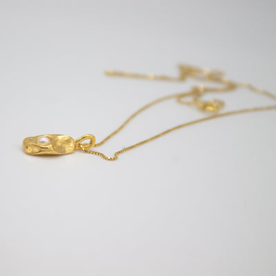 MYRA // Halskette vergoldet mit Anhänger und Perle - CONTESSA BERLIN