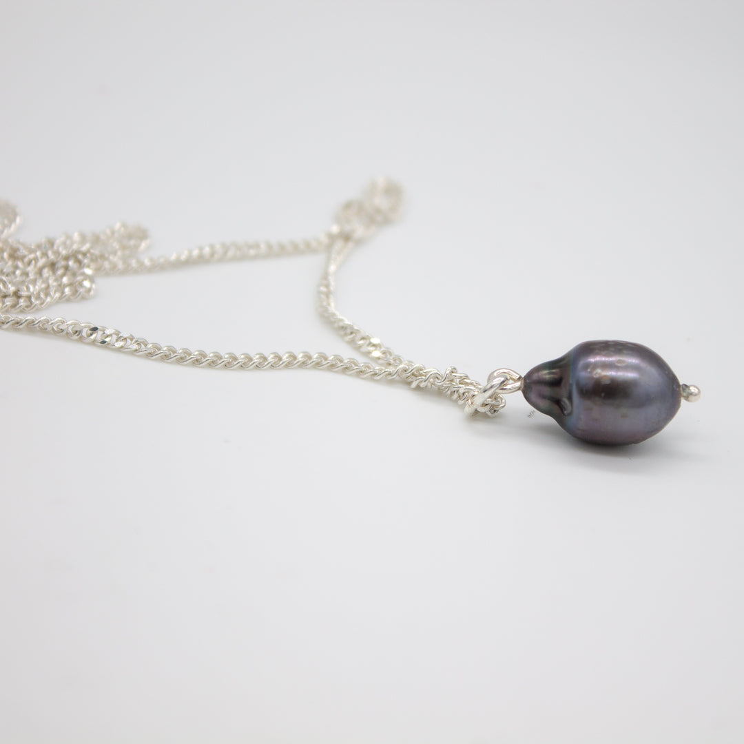 Schmuckset // FJELLSTRAND Midnight Ohrringe x NYTORP Halskette in Silber