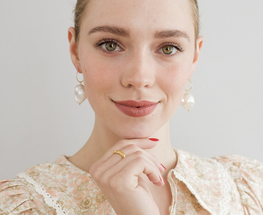 Bridal jewelry CAPRAIA 585 GOLD (14k) // Hoop earrings with large baroque pearls