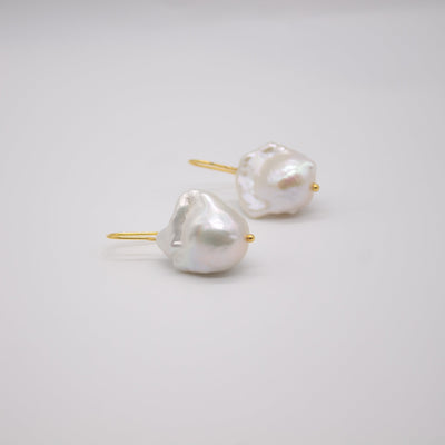 ROSENLUND // Gold-plated earwires with baroque pearls