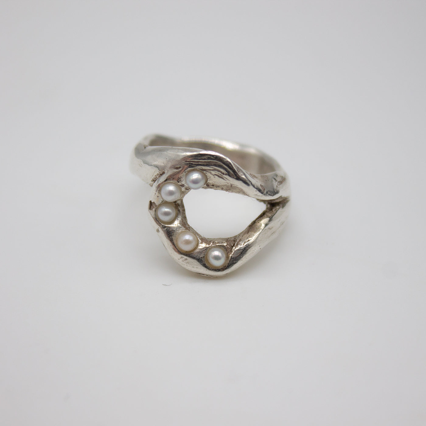 KONGELUND // Silver ring with 5 fine freshwater pearls