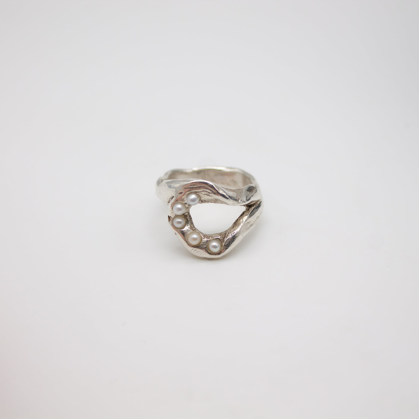 KONGELUND // Silver ring with 5 fine freshwater pearls