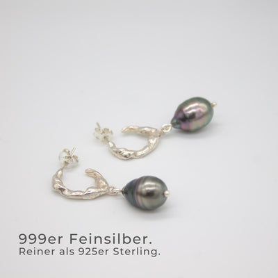 SANDEFJORD // Hoop earrings made of fine silver with a Tahitian pearl