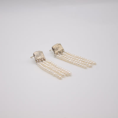 SUNDBY // Ear studs made of fine silver with delicate freshwater pearls