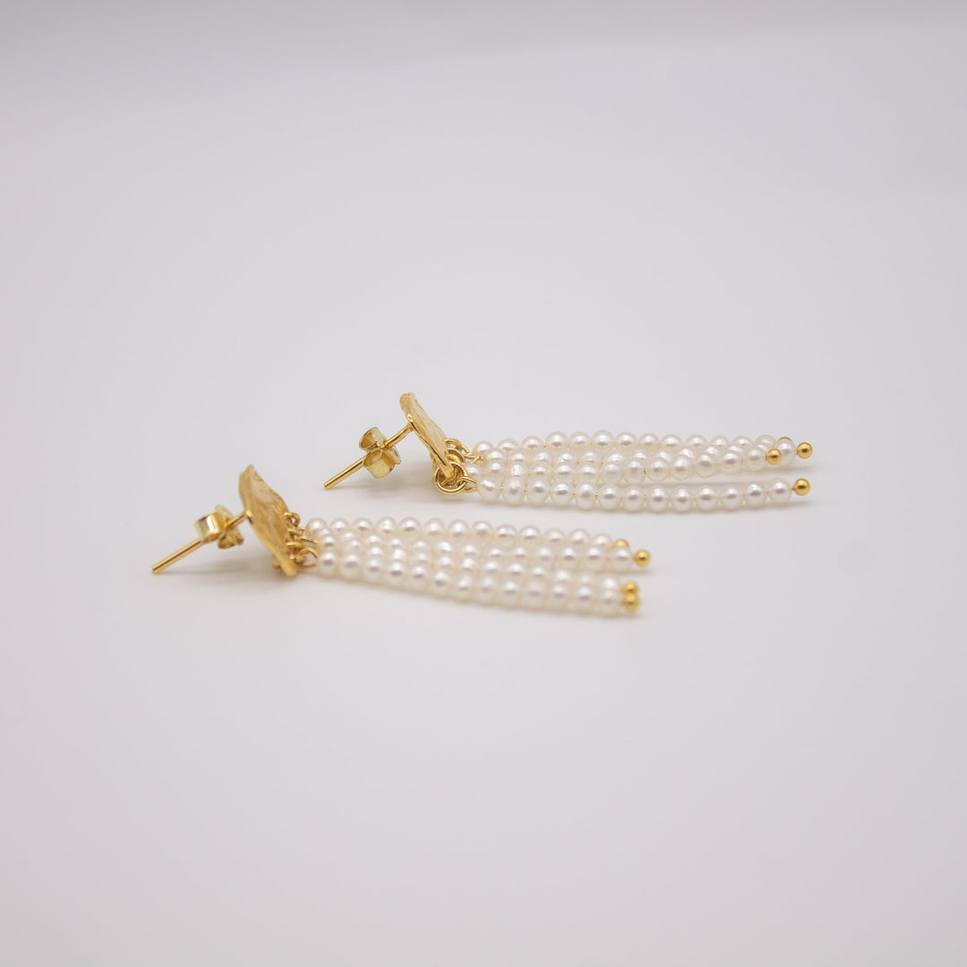 SUNDBY // Ear studs gold-plated with delicate freshwater pearls