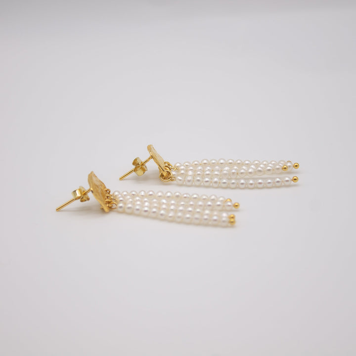 SUNDBY // Ear studs gold-plated with delicate freshwater pearls