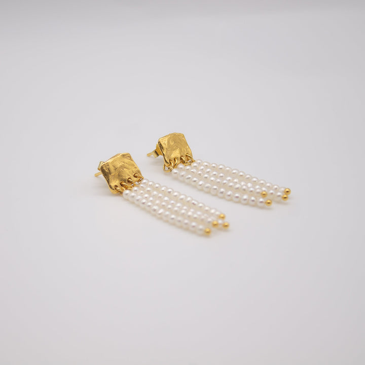 SUNDBY // Ear studs gold-plated with delicate freshwater pearls