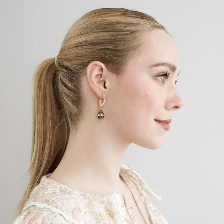 Bridal jewelry SANDEFJORD 585 GOLD (14k) // Hoop earrings with Tahitian pearl