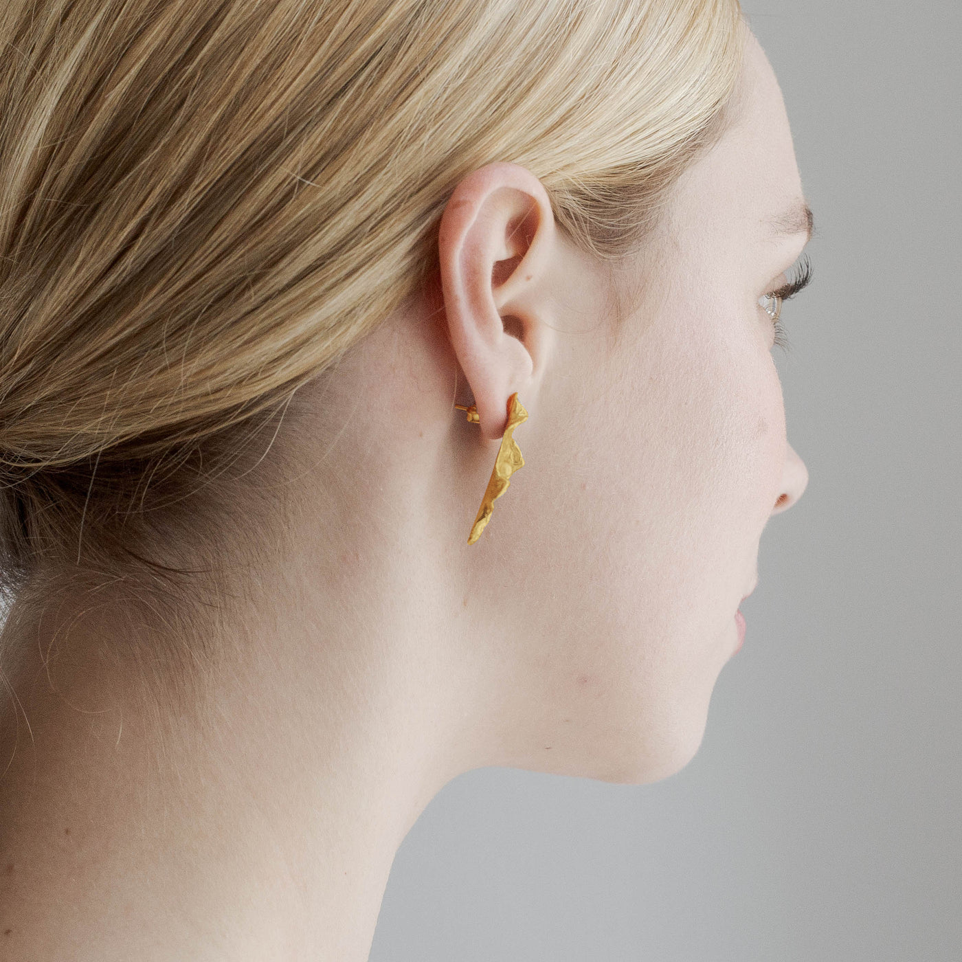 TOVIK // Ear studs gold-plated with freshwater pearl