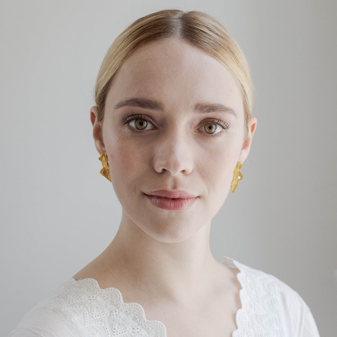 TOVIK // Ear studs gold-plated with freshwater pearl