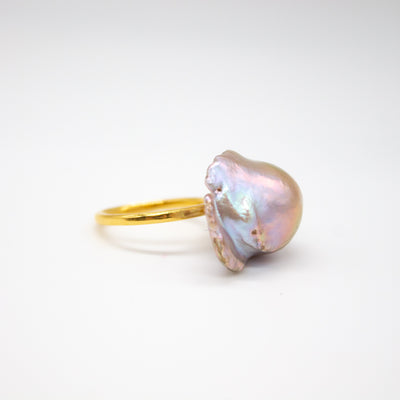 VINGSAND LAVENDER // Ring vergoldet mit großer Barockperle - CONTESSA BERLIN