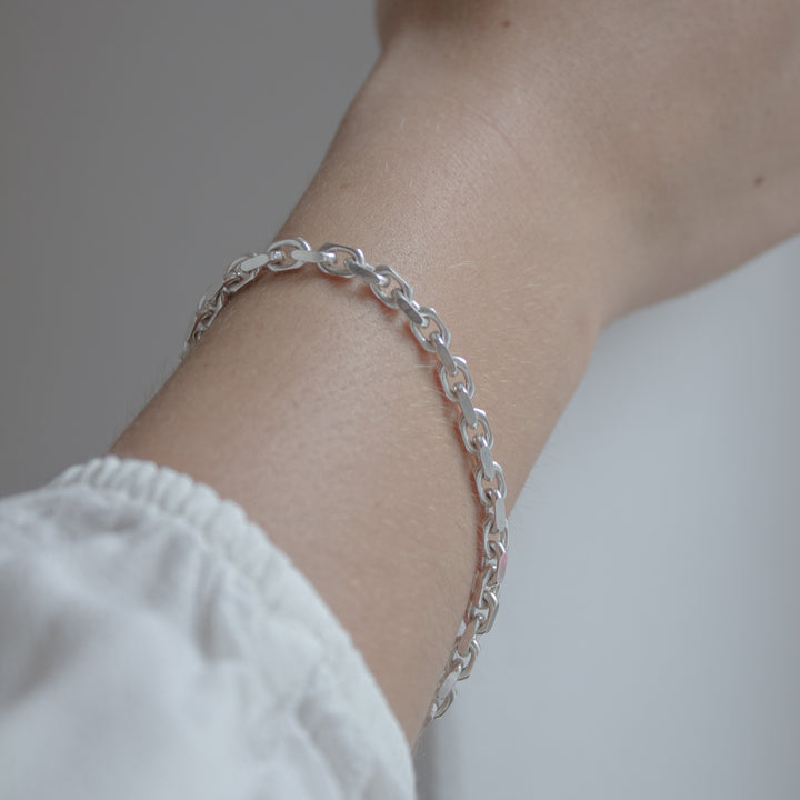 VIKJA // Sterling silver bracelet with coarse links