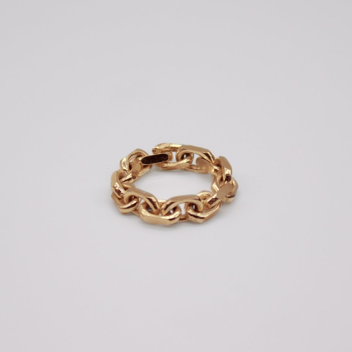 VIKJA // Gold-plated chain ring with coarse links