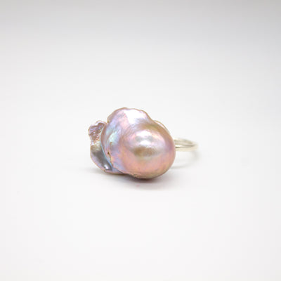 VINGSAND LAVENDER // Ring aus Sterlingsilber mit großer Barockperle - CONTESSA BERLIN