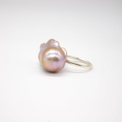 VINGSAND LAVENDER // Ring aus Sterlingsilber mit großer Barockperle - CONTESSA BERLIN