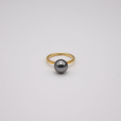 VINGSAND Midnight // Ring aus vergoldetem Feinsilber mit Tahitiperle