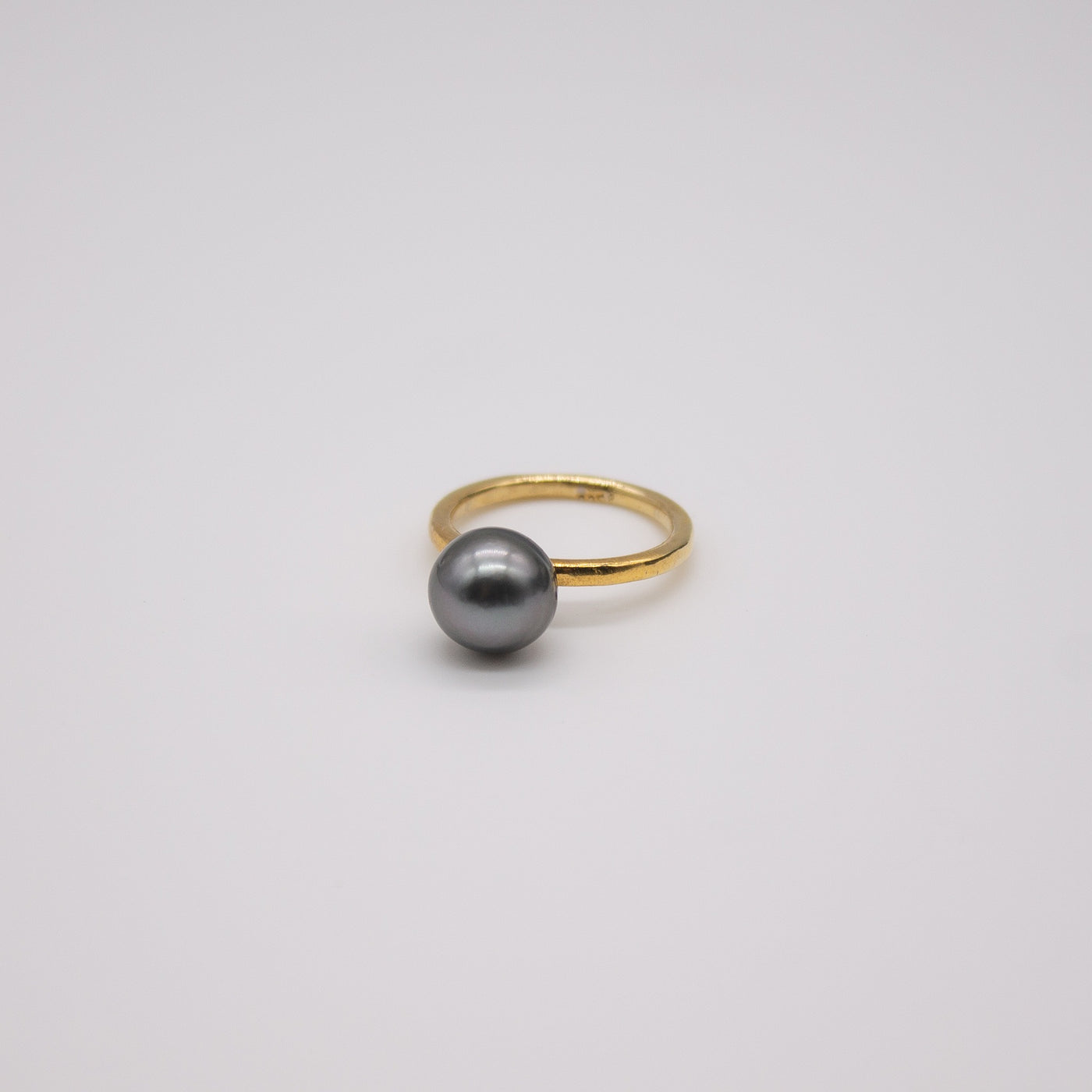 VINGSAND Midnight // Ring aus vergoldetem Feinsilber mit Tahitiperle