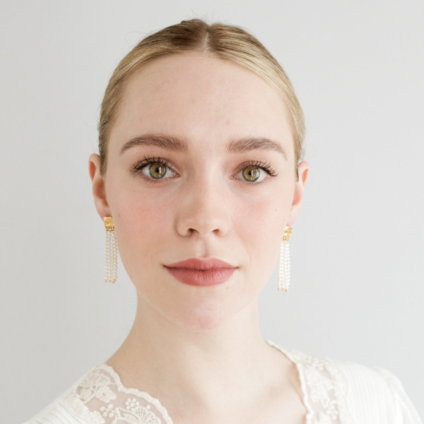 SUNDBY // Ear studs gold-plated with delicate freshwater pearls