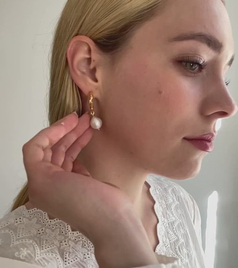 SORVIKA // Hoop earrings gold-plated with baroque pearl