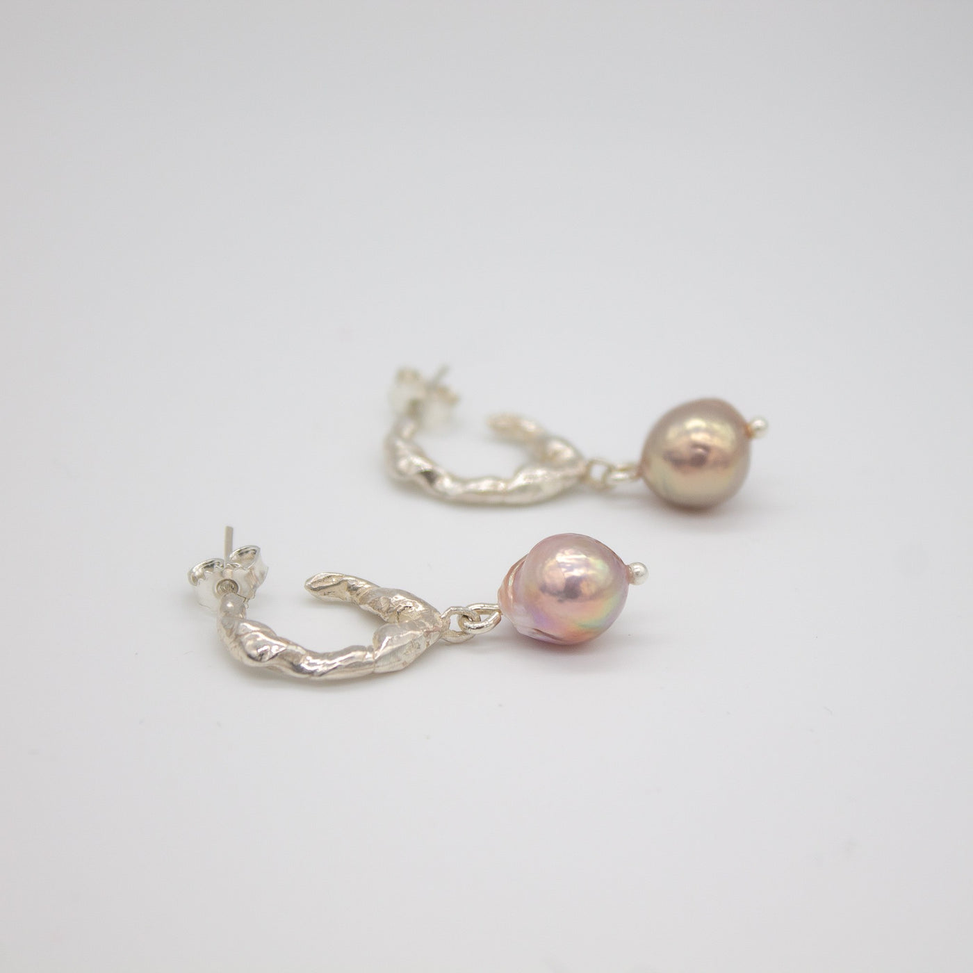 MILBAKKEN // Hoop earrings made of fine silver with an Akoya pearl