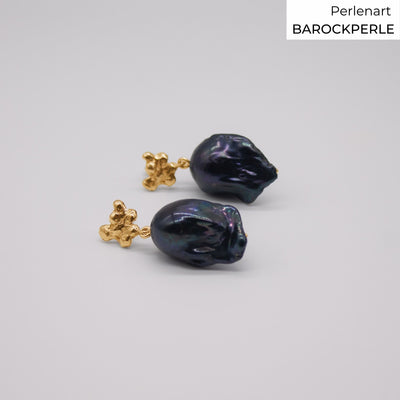 FJELLSTRAND Midnight // Ear studs gold-plated with baroque or Tahitian pearls