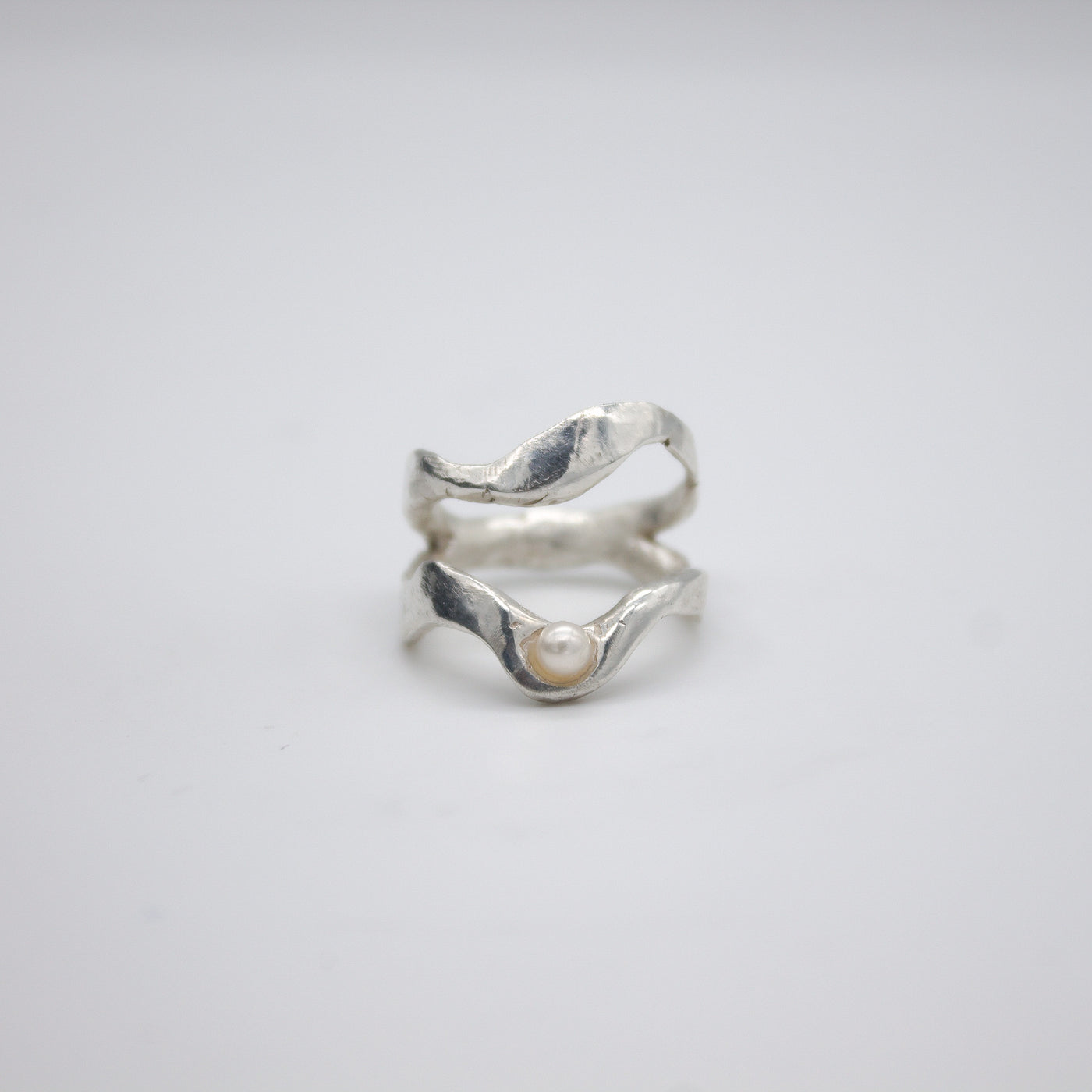 FRYA // Fine silver ring with a small freshwater pearl