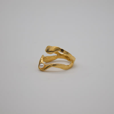 FRYA // Gold-plated ring with a small freshwater pearl