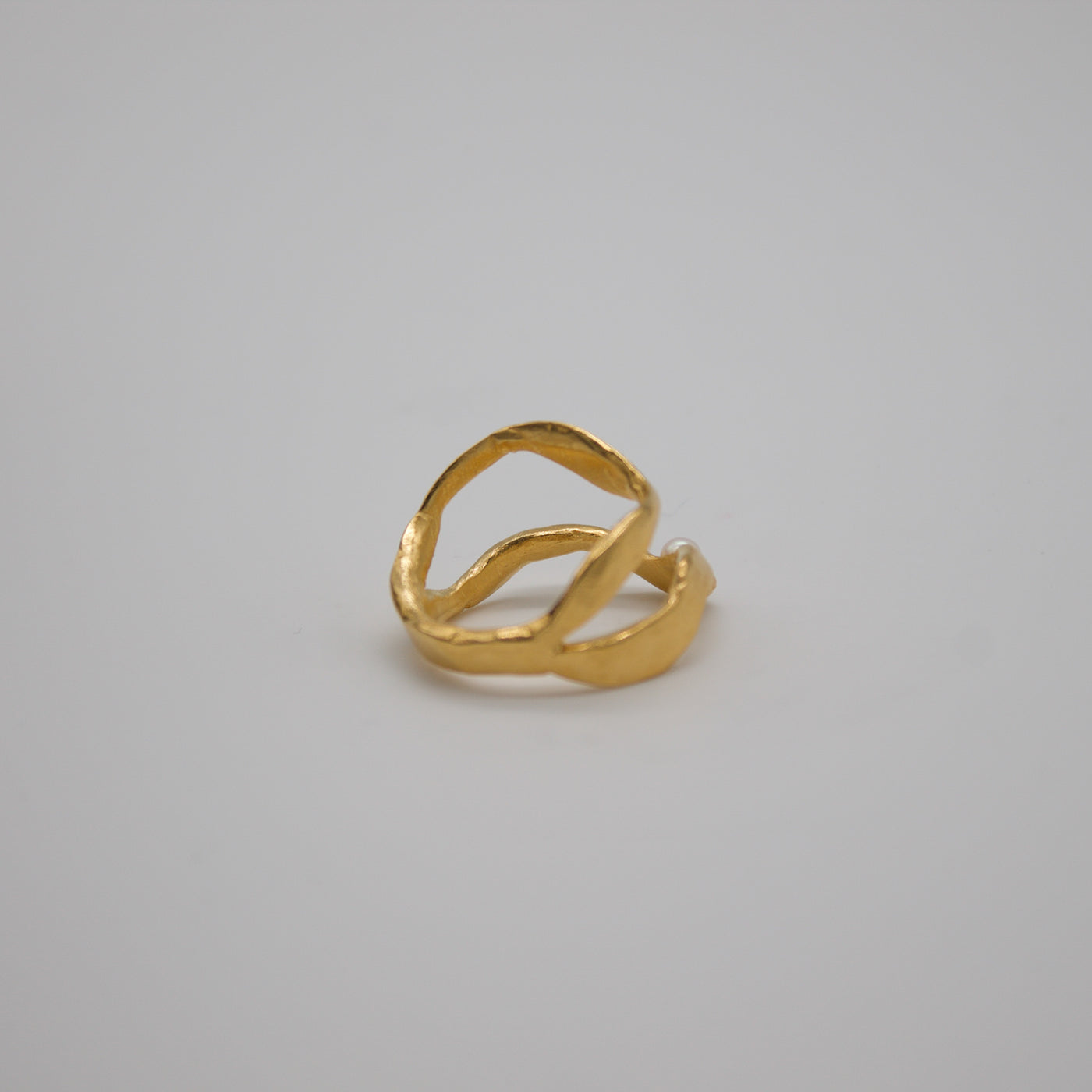 FRYA // Gold-plated ring with a small freshwater pearl